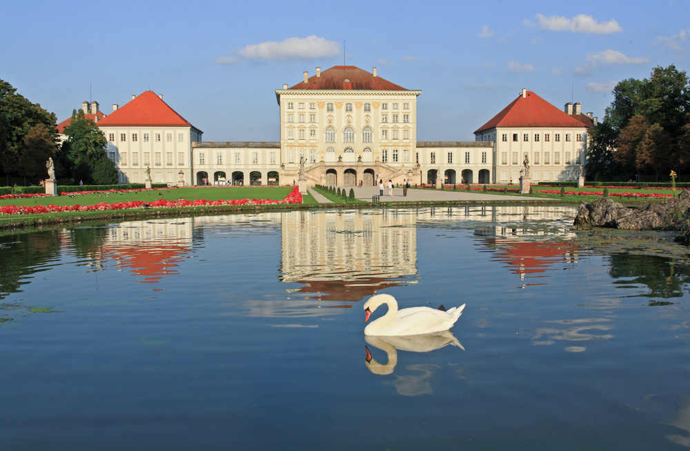 Schlösser in Europa Tripodo.de Schloss Nymphenburg München Schwan See Nymphenburger Kanal