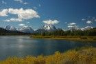  - dieTeton Gebirgskette, die dem Park den Namen gab, steigen aus der Ebene auf 2.000 Meter in die Höhe.
