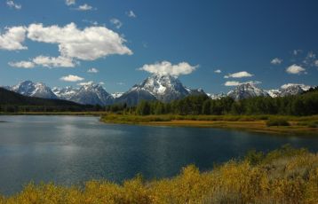  - dieTeton Gebirgskette, die dem Park den Namen gab, steigen aus der Ebene auf 2.000 Meter in die Höhe.