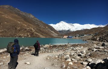 Auf dem Weg nach Gokyo Dorf