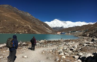 Auf dem Weg nach Gokyo Dorf