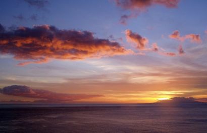 Schöne Sonnenuntergänge mit der Nachbarinsel El Hierro.